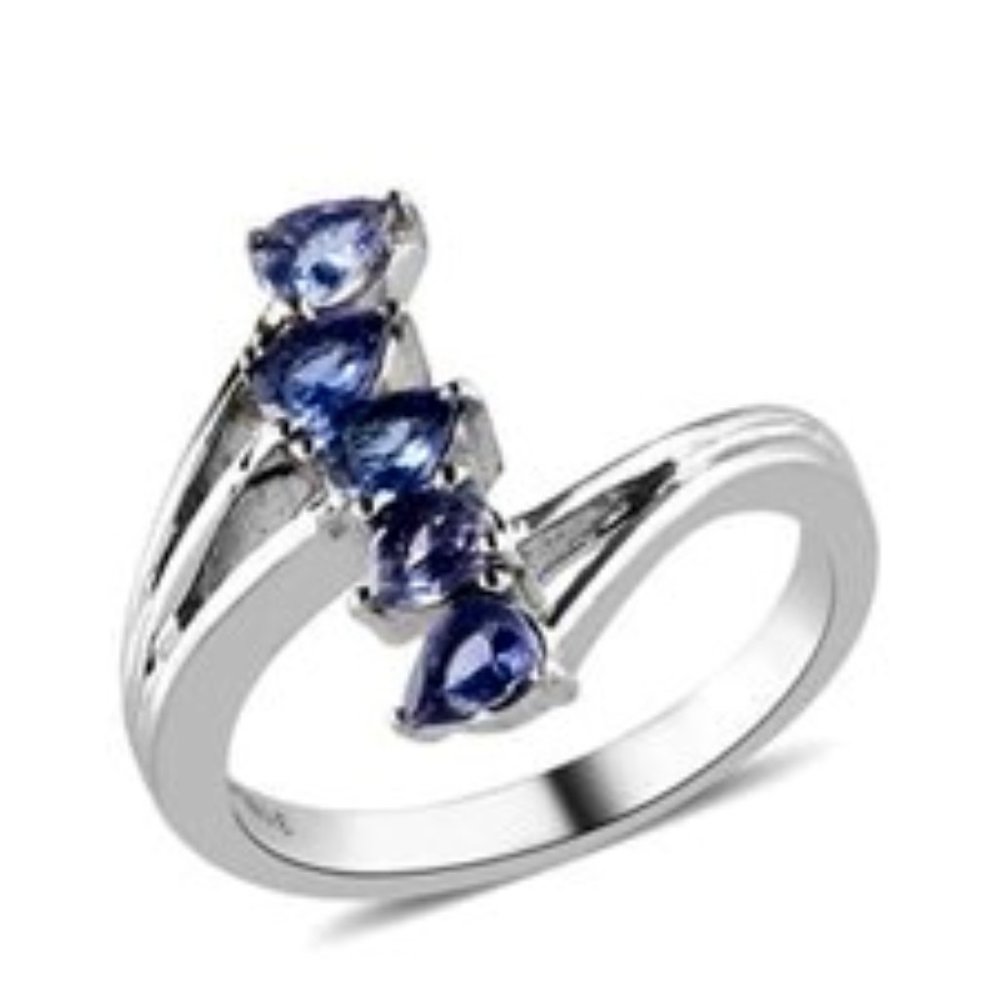 Woman's ring Size 7 - NWOT Very elegant